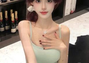 尤果网 – 在王语纯的温柔写真中，观看原图展现生活的细腻美感