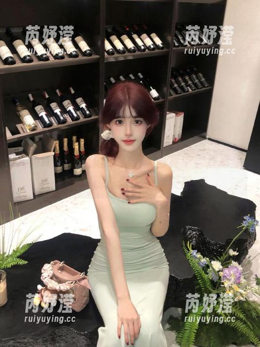 尤果网-王语纯 尤果网 - 在王语纯的温柔写真中,观看原图展现生活的细腻美感