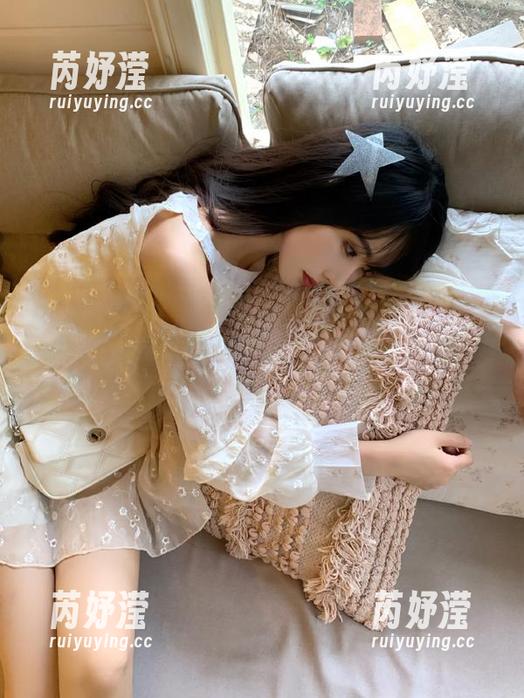 尤果网 - 禅叽zankii教室写真大放送，网盘下载链接获取你的私人艺术创作，快来领取吧！