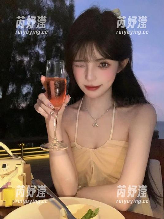 尤果网-米妮 尤果网 - 在米妮的私拍写真中,白丝展现极致优雅与青春气息