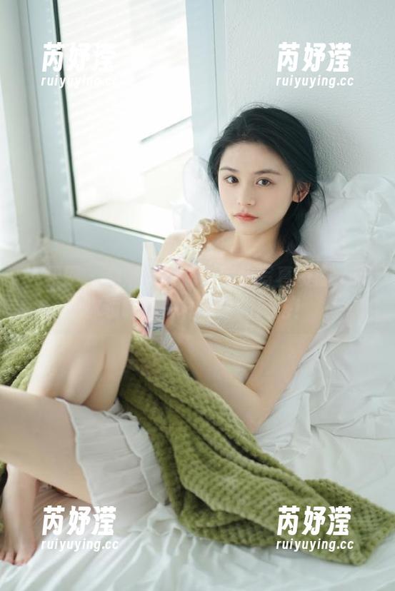 尤果网 - 赵娜娜的高清豹纹写真资源，带你领略不一样的时尚风格！
