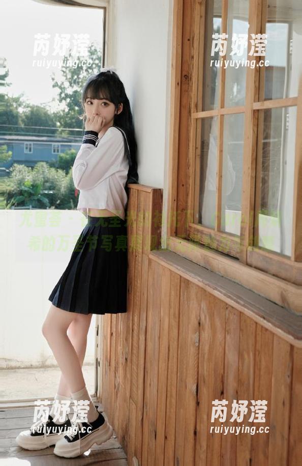 尤蜜荟 - 在无圣光的衬托下，Carol周妍希的万圣节写真展现出无限魅力与创意