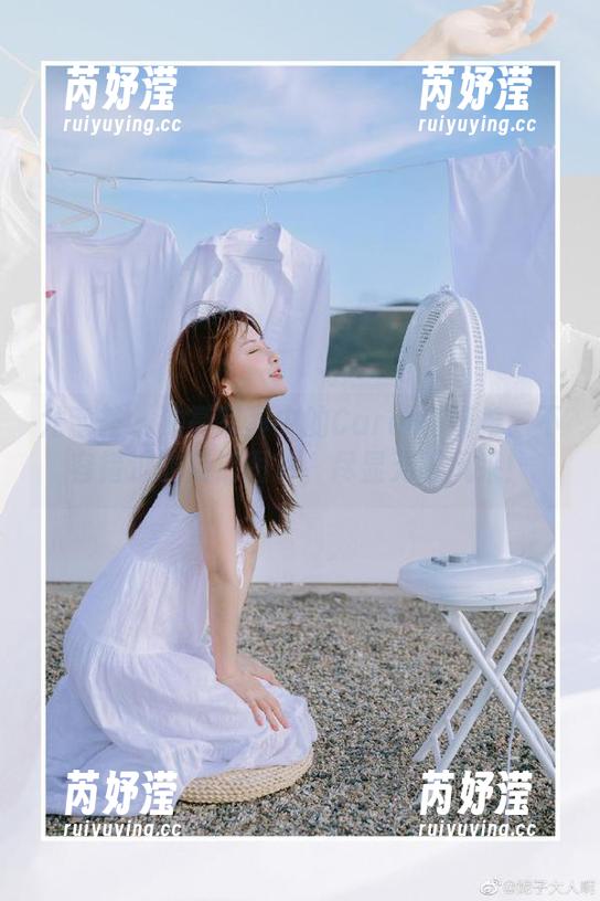 尤蜜荟 - 油亮写真中的Carol周妍希：不容错过的高清图片，尽显无限风采！