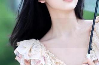 尤蜜荟 – Emily尹菲的作品精选：在剧情中寻找那一抹唯美与细腻