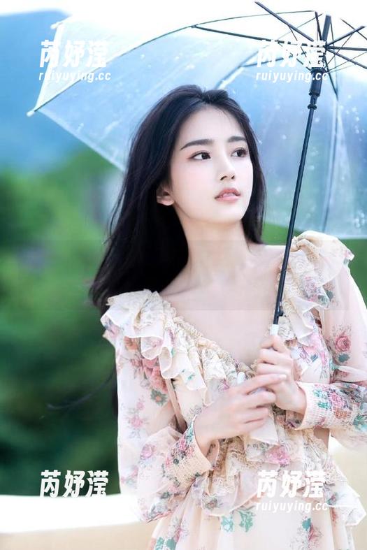 尤蜜荟-Emily尹菲 尤蜜荟 - Emily尹菲的作品精选:在剧情中寻找那一抹唯美与细腻