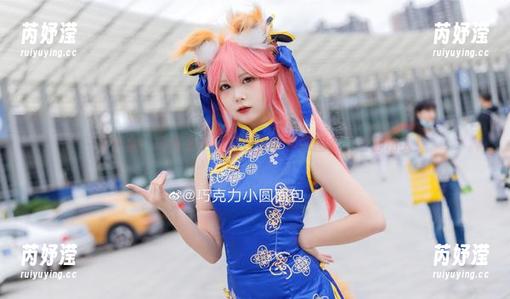 一览无余！巧克力小圆面包全套学妹图集，甜静动人！