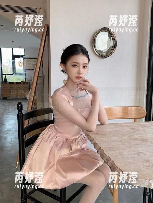 异思趣向 - 小九最新粉色写真：照片里的每一抹色彩都充满了甜蜜的幻想！