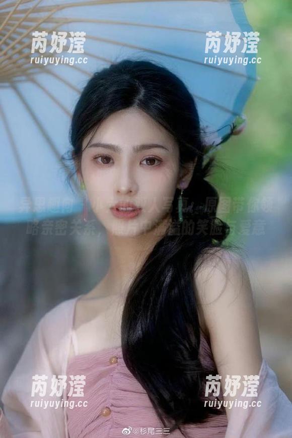 异思趣向-小六 异思趣向 - 小六的双人写真:原图带你领略亲密关系,照片中满溢的笑脸与爱意