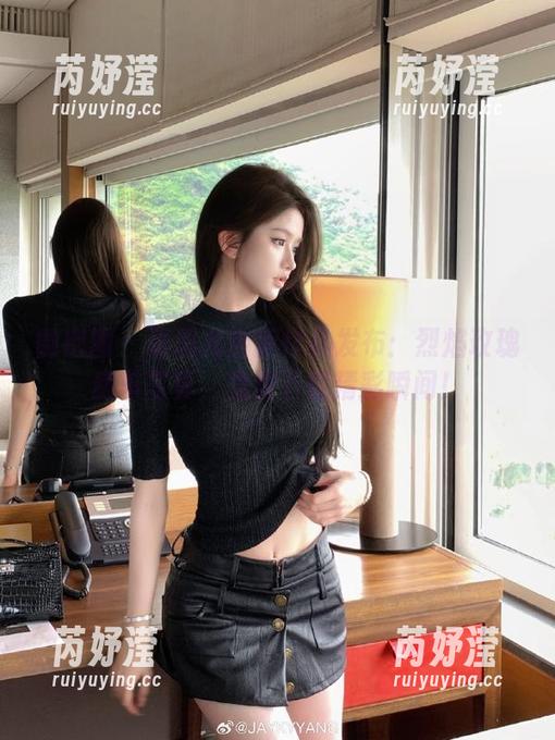 微密圈 - 张思允全新作品发布：烈焰玫瑰房车写真，免费下载精彩瞬间！