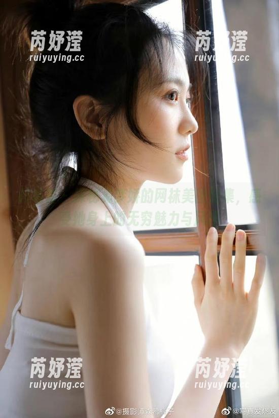 影私荟 - 探秘奚梦娇的网袜美图图集，感受她身上的无穷魅力与风格
