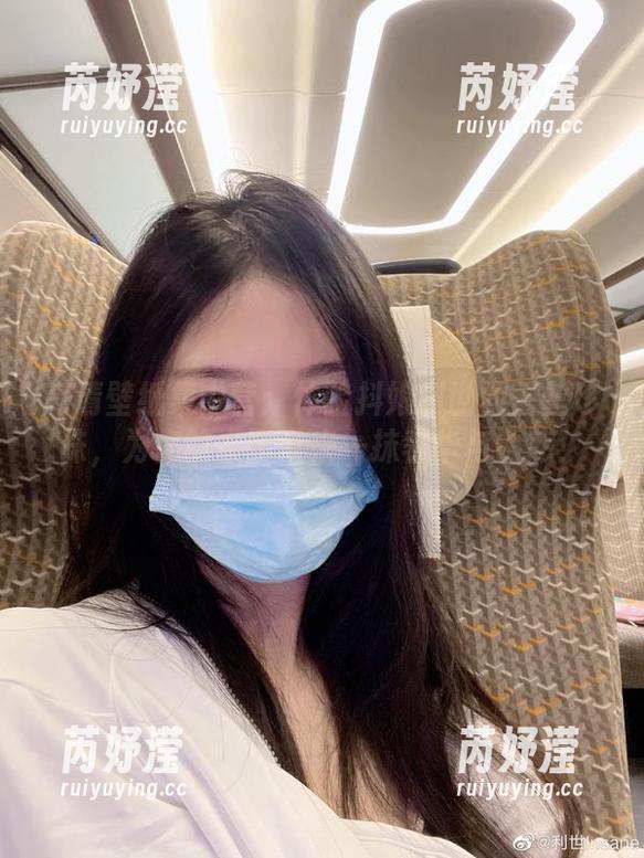 高清壁纸集中营：体验抖娘利世的蕾丝珍珠，为你的桌面带来一抹奢华与诱惑！