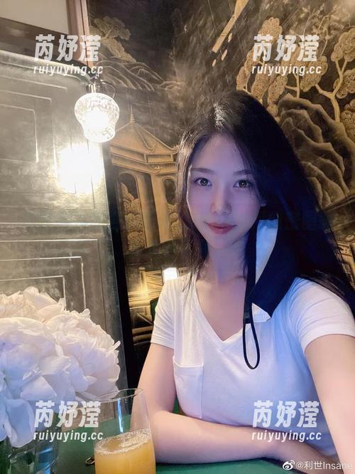 抖娘利世 尽享抖娘利世的艺术之旅,12月微密圈图集免费下载!