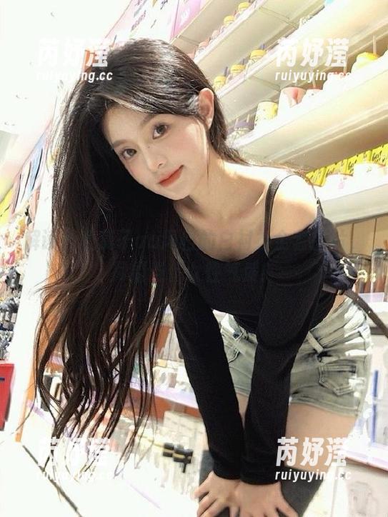 解读抱走莫子aa风格的白衬衫全套图片，尽显当代女性气质！