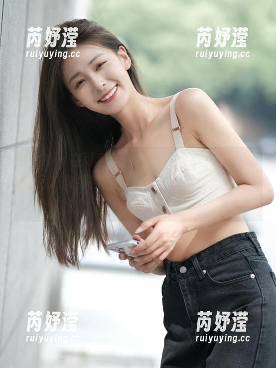 推女神 - 在可爱连衣裙中，歆小兔chobits的写真集等待你的下载，一同感受梦幻气息！