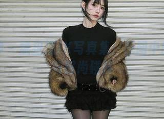 推女神 – 魏扭扭JK写真集：原图中的甜美与时尚碰撞