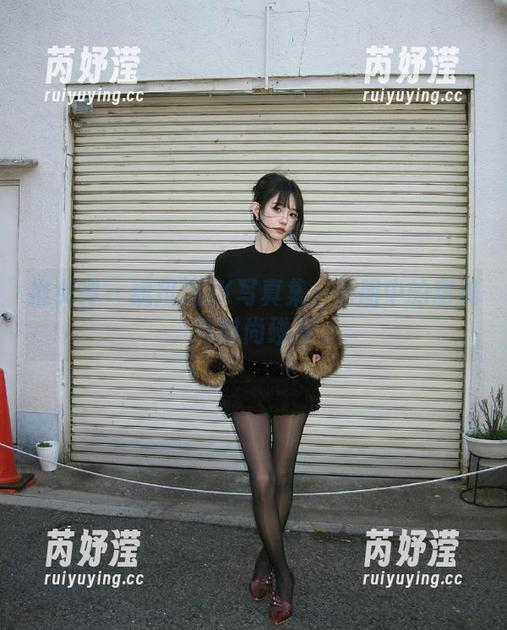推女神-魏扭扭 推女神 - 魏扭扭JK写真集:原图中的甜美与时尚碰撞
