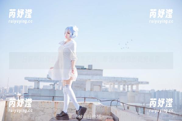 日奈娇 日奈娇红裙魅力写真合集更新,带你走进她的视觉故事