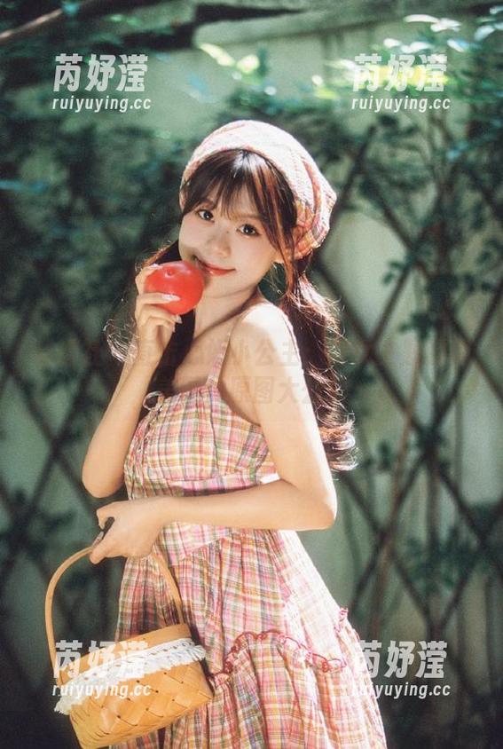 星颜社 - 直击心妍小公主：修女主题的精美图片原图大公开