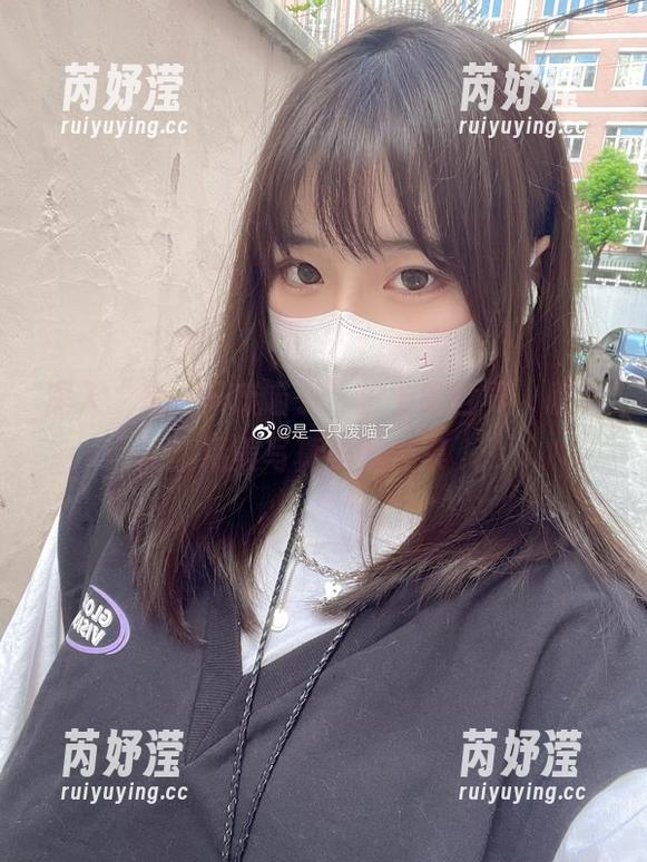 深入“是一只废喵了”护士的世界，欣赏精美写真美图合集