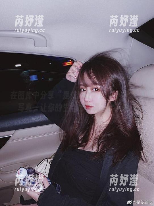 在图库中分享“是依酱吖”的“小厨娘”写真，让你的生活也充满美食灵感！