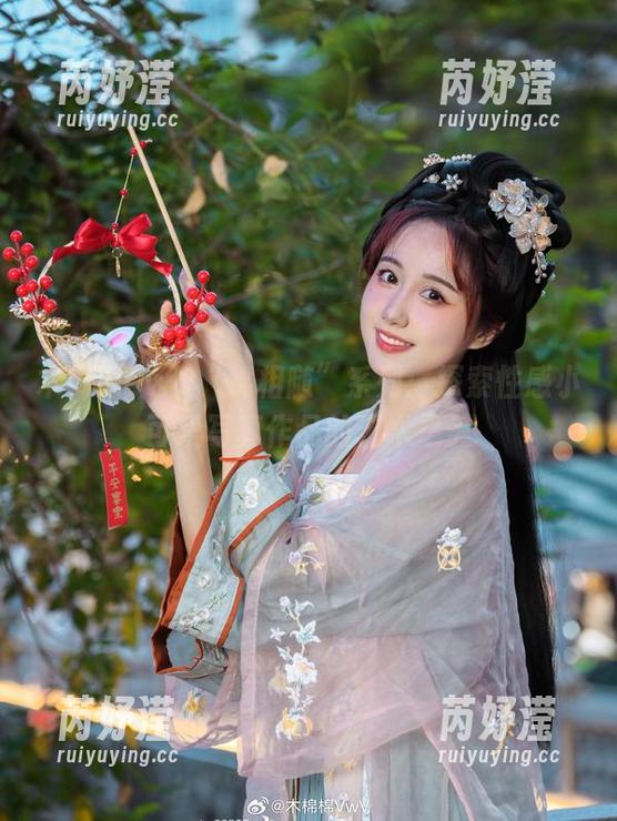 木绵绵OwO“绵相随”系列：探索性感小可爱写真作品的艺术之美