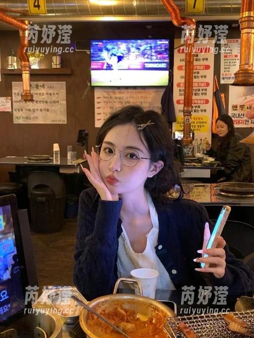 果儿Victoria 微密圈 - 果儿Victoria发布超短裤作品集:小清新夏日风格一览无余