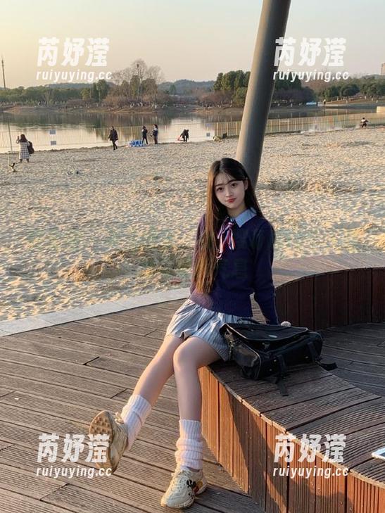 桃沢樱呀 微密圈 - 美足图集:桃沢樱呀展现个人魅力与时尚气息