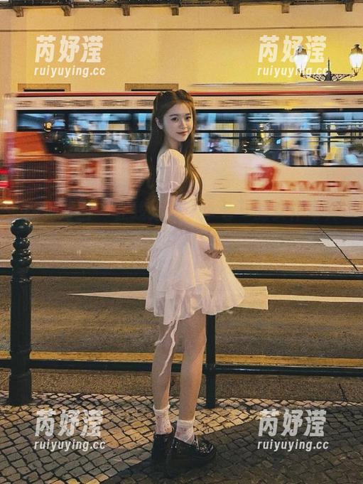 森萝财团-小七 森萝财团 - 在线分享“小七”的女仆写真原图,自嘲一下:这样的女仆是我人生的理想!