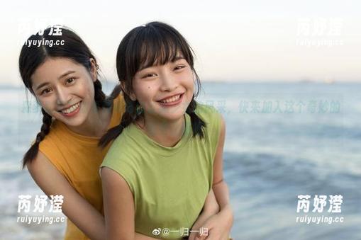 森萝财团带你免费领略白丝美少女的风采，快来加入这个奇妙的视觉之旅吧！