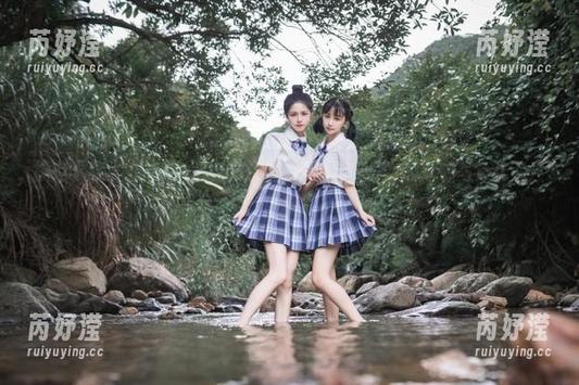 模范学院 - 跟随“优优秘书”的镜头，领略她的精彩写真作品世界