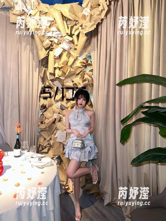 模范学院 - 南晓梦时尚套装合集，探寻生活与艺术的完美交汇