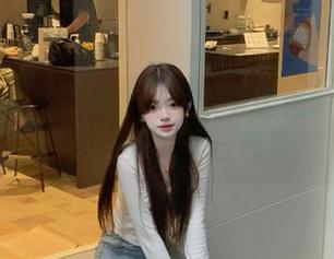 模范学院 – 探索欧阳美萱无圣光吊带写真，感受清凉夏日气息