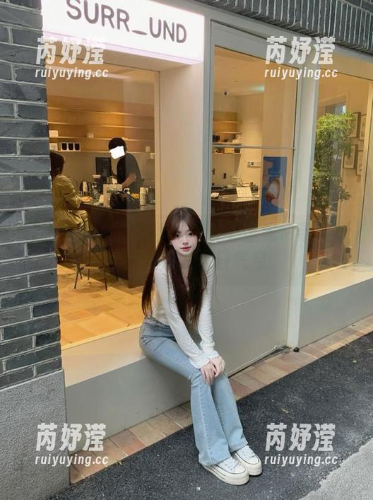 模范学院 - 探索欧阳美萱无圣光吊带写真，感受清凉夏日气息
