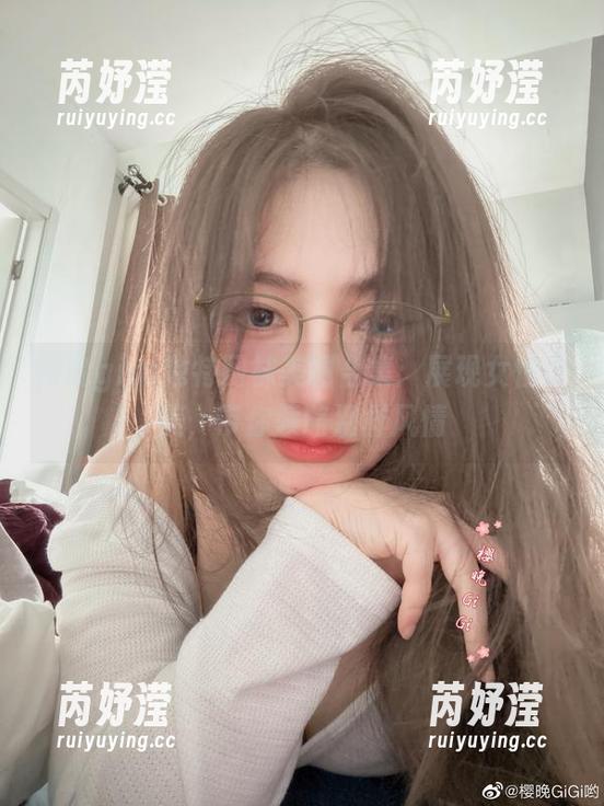 樱晚gigi独特网袜美图合集：展现女性之美，带你领略别样风情