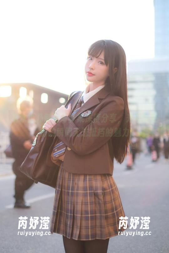 清水由乃 清水由乃制服写真集深度分享,光与影交错的瞬间无法抵挡的魅力