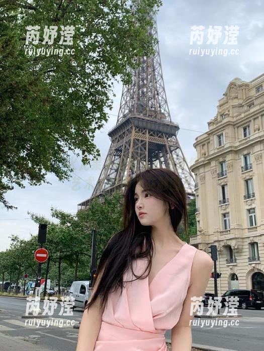 微密圈 - 火龙果羊用镜头记录的修女写真：艺术与信仰的交融图片