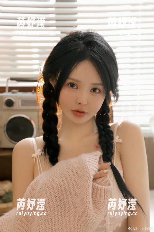 爱蜜社 - 独家发布Lavinia肉肉毛衣写真原图全集，感受她的温暖与优雅
