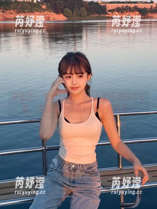 爱蜜社-SISY思 爱蜜社 - 惊艳瞬间:SISY思高清睡衣写真,高清图片尽收她的柔美风采!