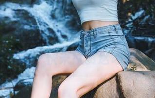 爱蜜社 – 浴室中的灵动美，温心怡最新写真图片更新，快来欣赏这场视觉盛宴！