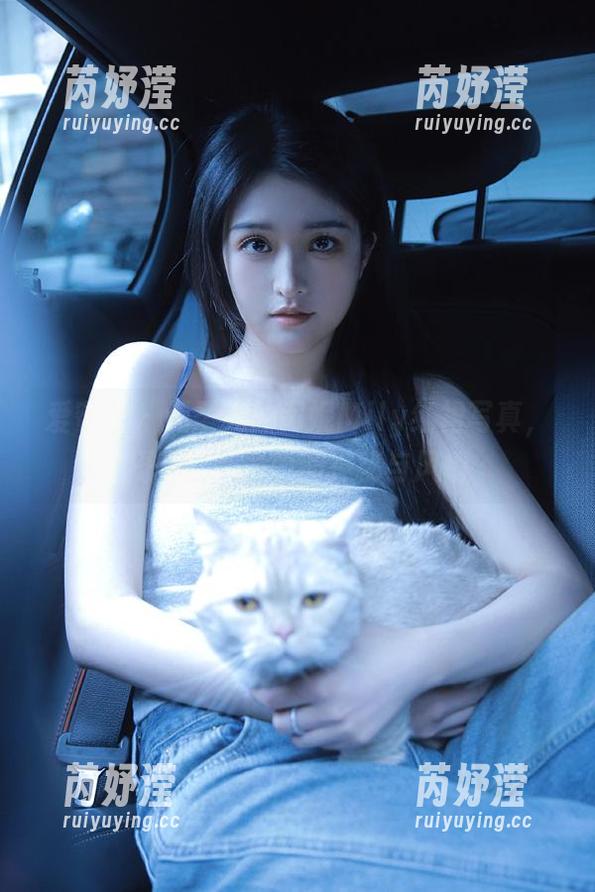 爱蜜社-闵妮Mily 爱蜜社 - 无圣光的闵妮Mily红裙写真,探索她作品中的神秘与风情
