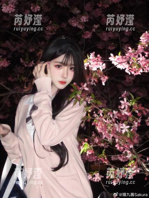 猫九酱的红色圣诞礼物，是时候下载这些美图，给你的生活添点色彩了！