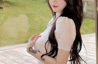 猫九酱最新写真特辑：搞笑猫妹带你领略圣诞的温暖与欢笑！