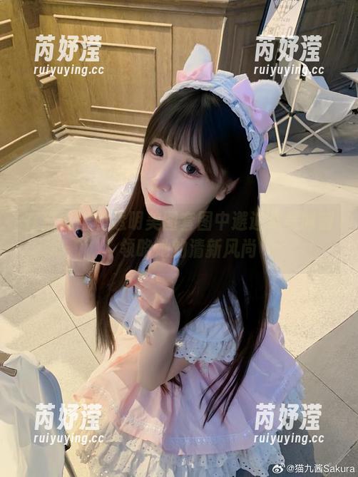 在猫九酱的透明美图套图中邂逅唯美时刻，领略她的清新风尚