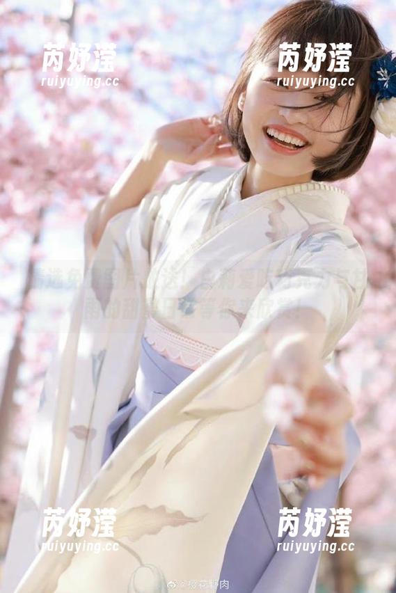 精选免费图片放送！白莉爱吃巧克力与甘雨的甜蜜日常等你来欣赏！