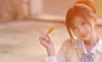 最新写真分享：白莉爱吃巧克力用香奈乎传达的情感与细腻艺术风格