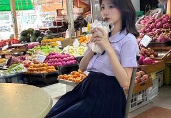 白莉爱吃巧克力泳装写真集盛大更新，带你探寻最迷人的海边瞬间！