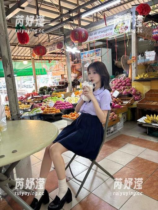 白莉爱吃巧克力泳装写真集盛大更新，带你探寻最迷人的海边瞬间！