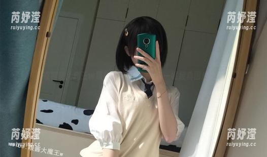 在眼酱大魔王w黑白写真中，捕捉每一幅经典图片之美