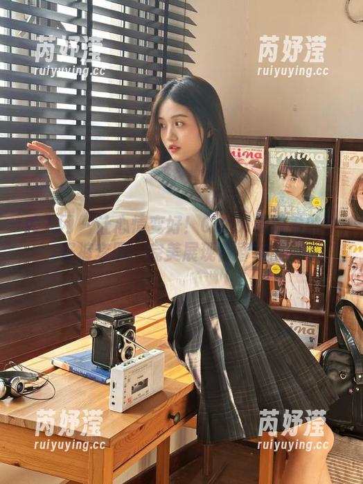 秀人网 - 让心情变好！Carol周妍希的牛仔裤套图，完美展现青春作品！