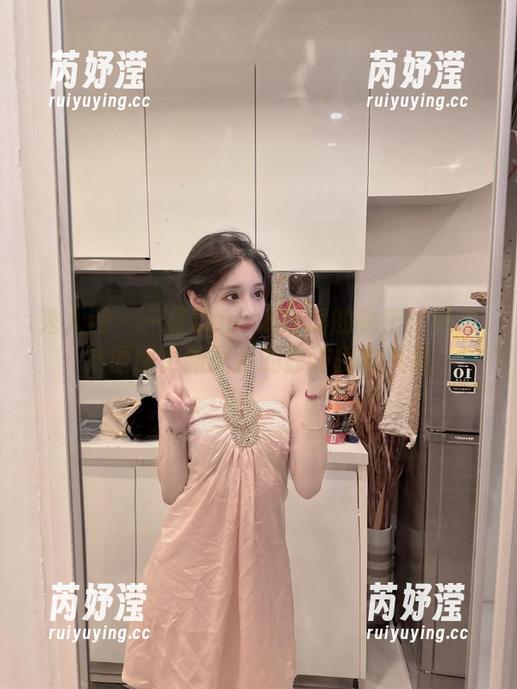 秀人网 - 一览Demon瑶瑶的秘密：她最新原图更新展示的独特摄影风格